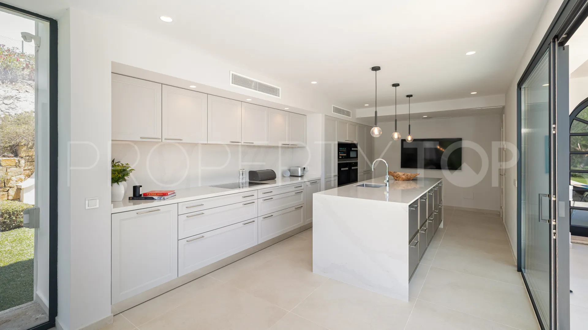 Comprar villa de 6 dormitorios en Marbella Golden Mile