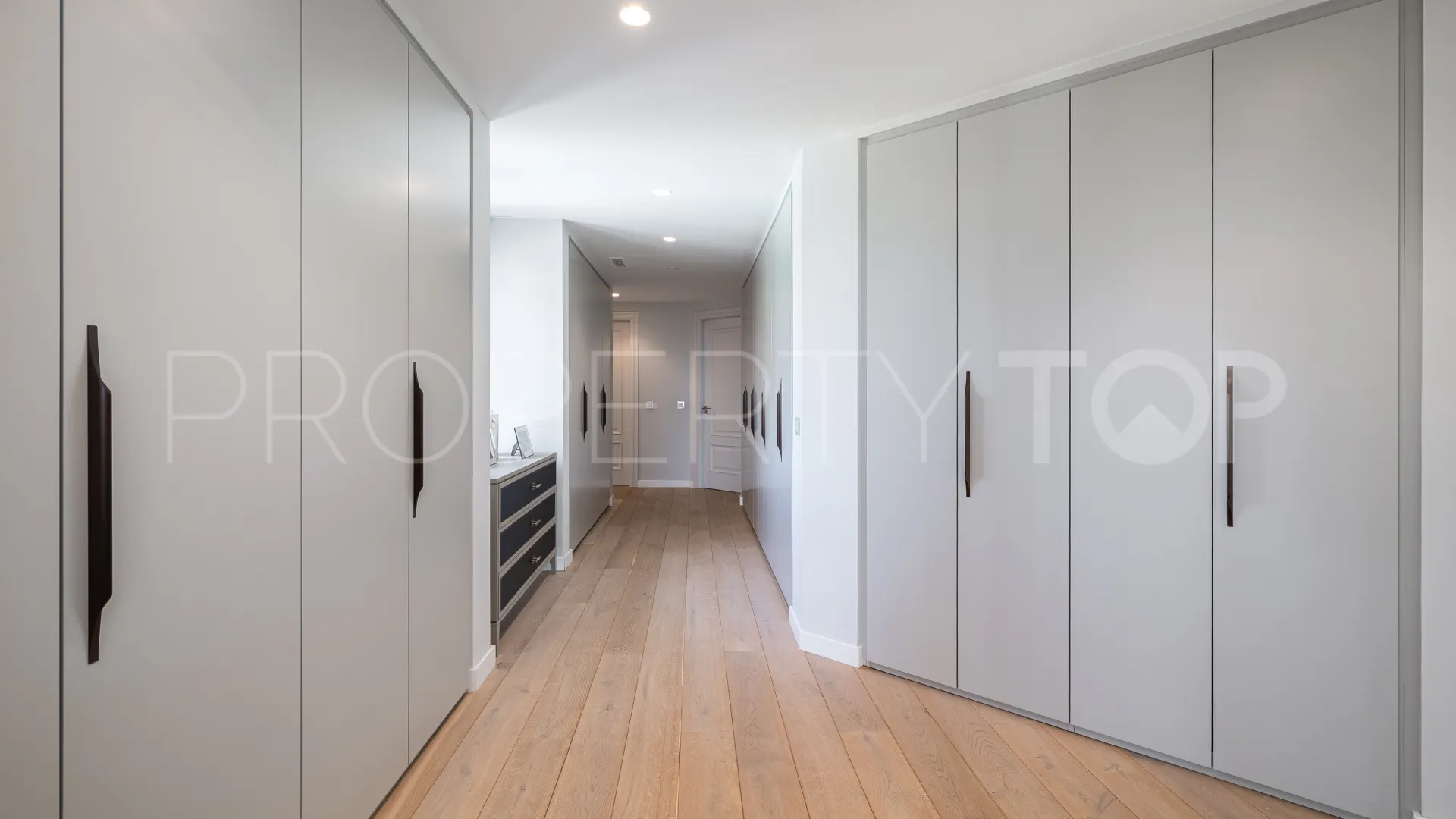 Comprar villa de 6 dormitorios en Marbella Golden Mile
