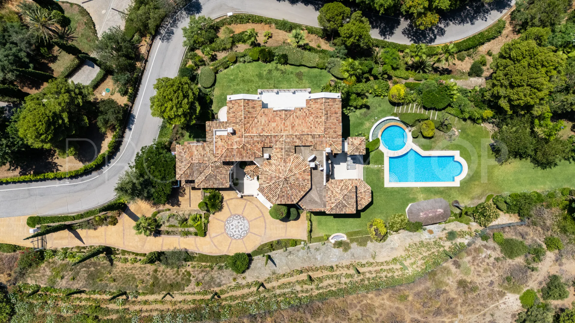 Comprar villa de 6 dormitorios en Marbella Golden Mile