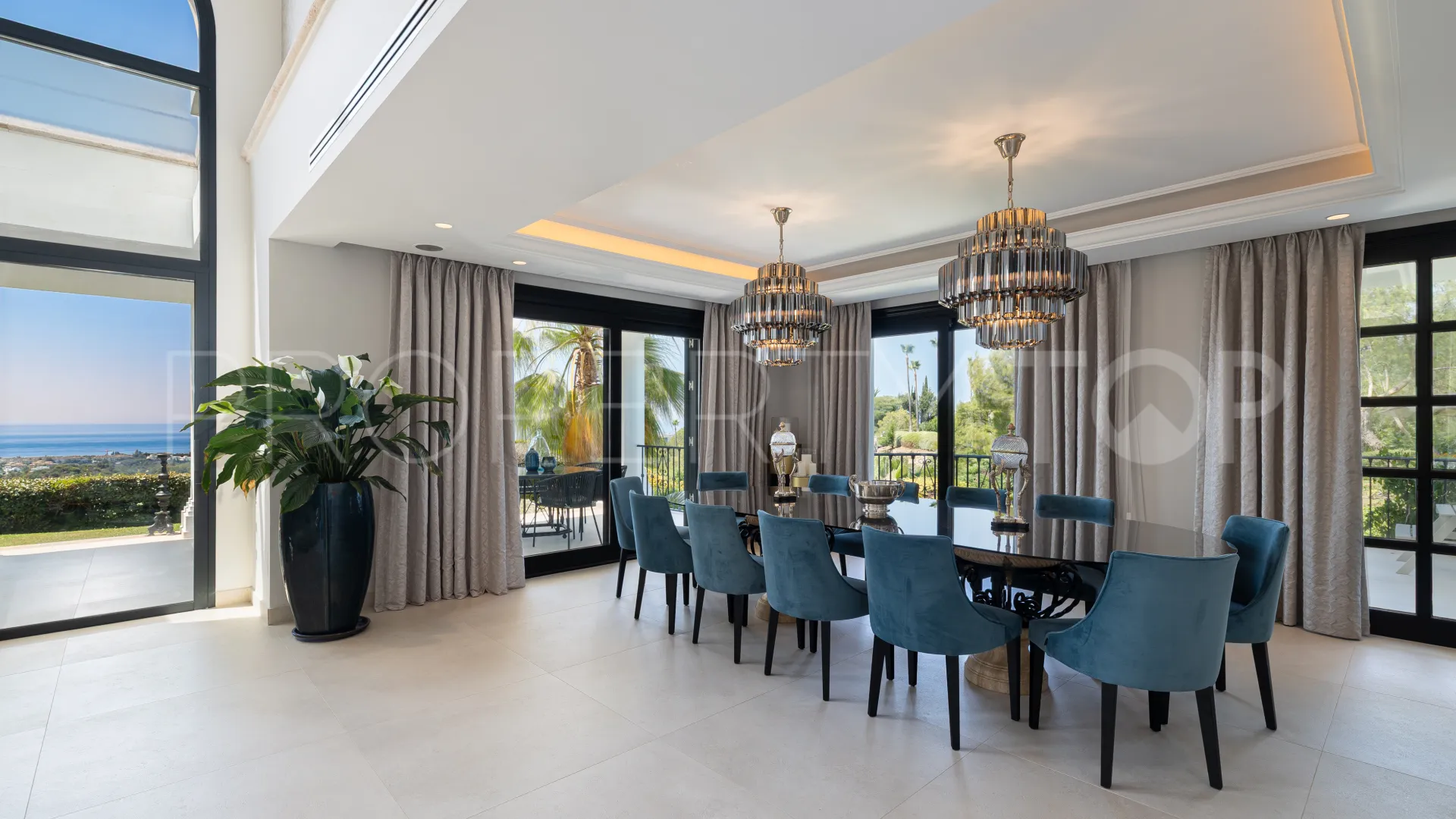 Comprar villa de 6 dormitorios en Marbella Golden Mile