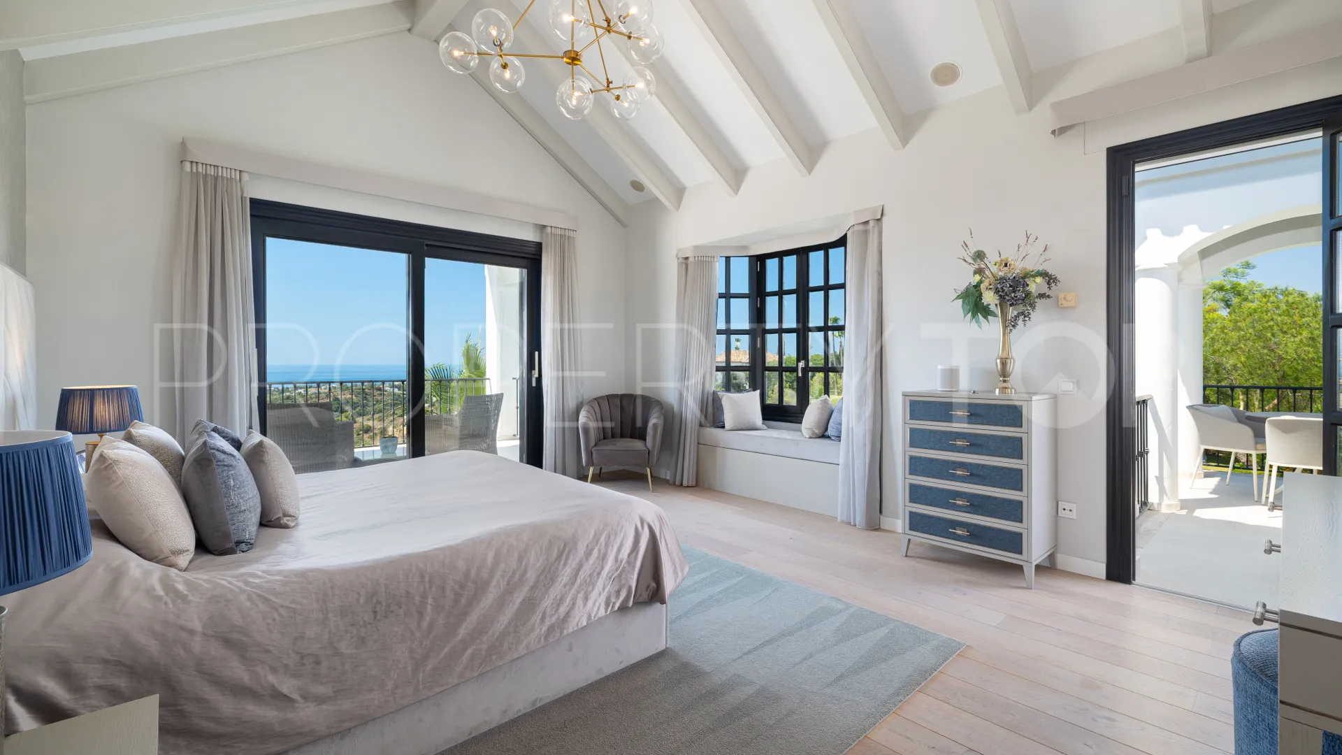 Comprar villa de 6 dormitorios en Marbella Golden Mile