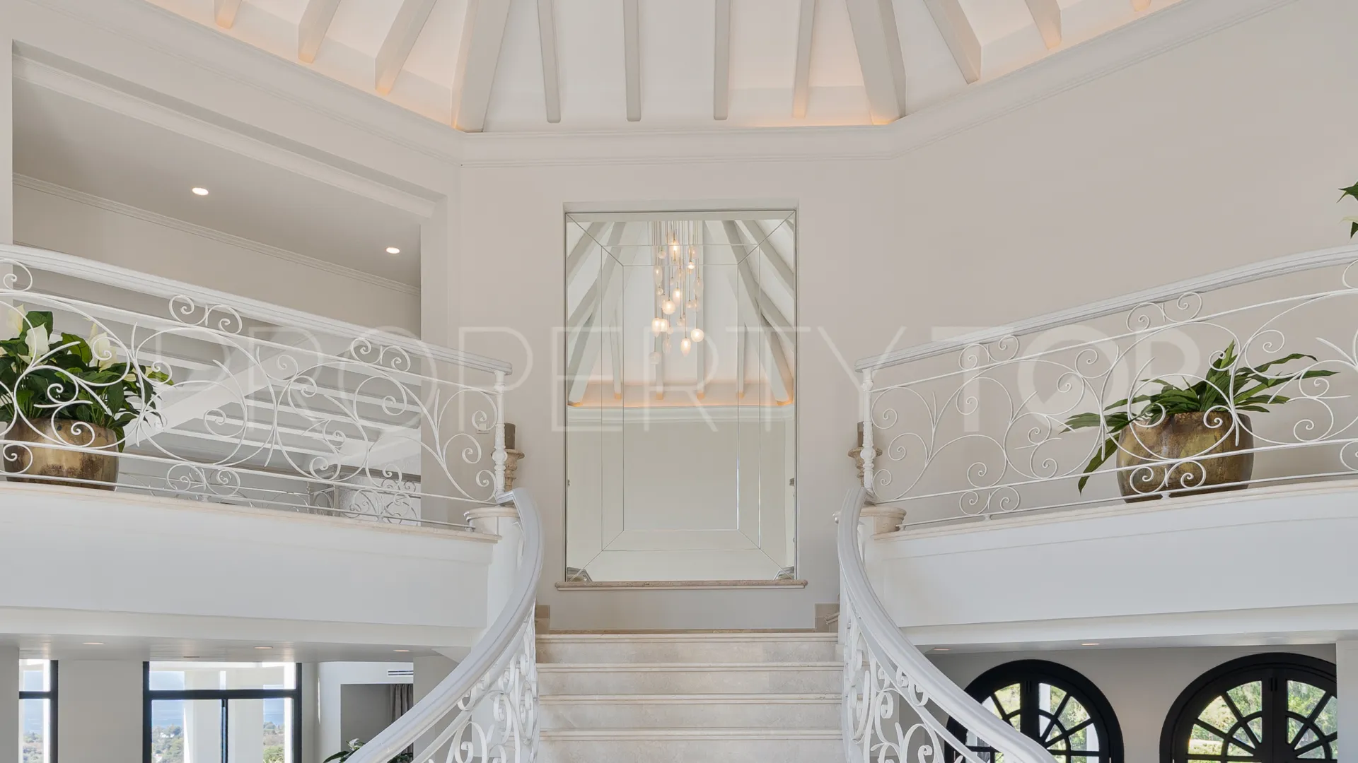 Comprar villa de 6 dormitorios en Marbella Golden Mile