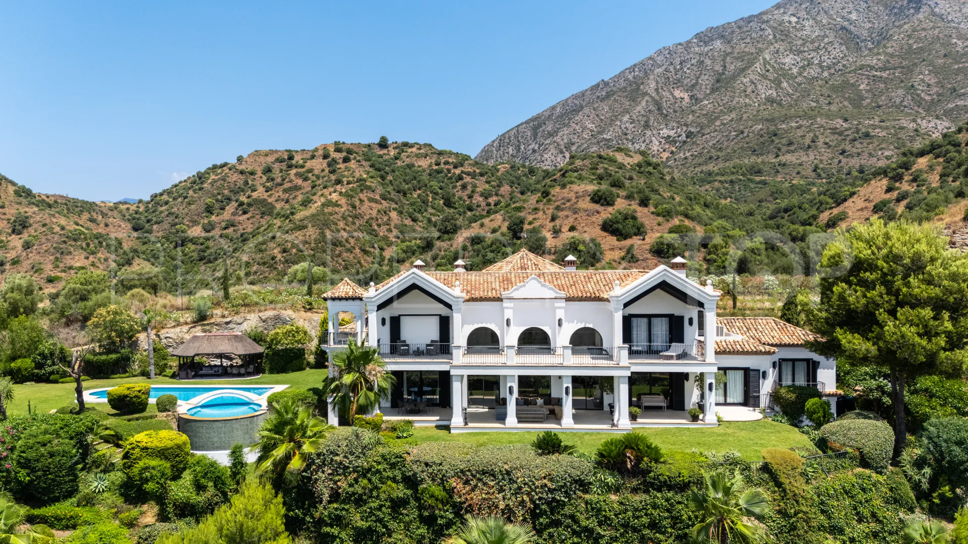 Comprar villa de 6 dormitorios en Marbella Golden Mile