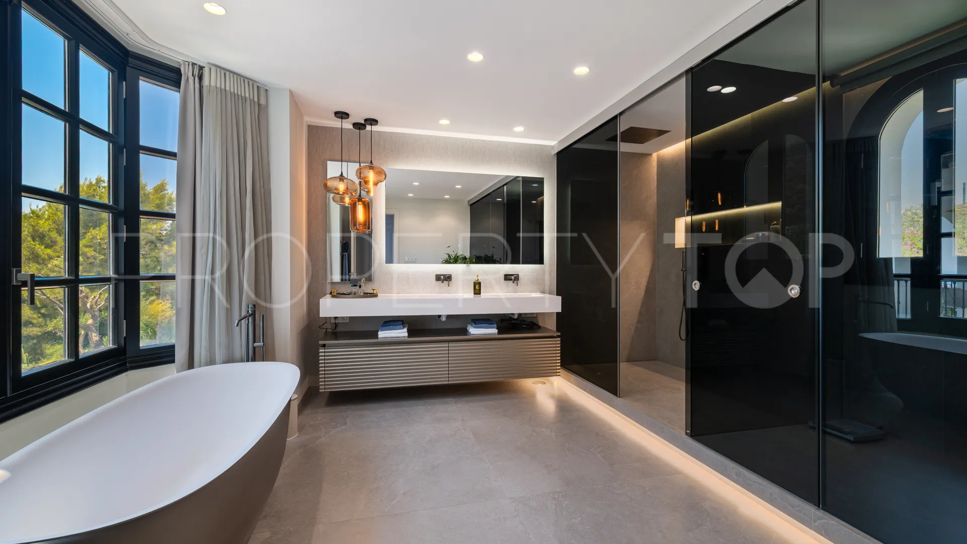 Comprar villa de 6 dormitorios en Marbella Golden Mile