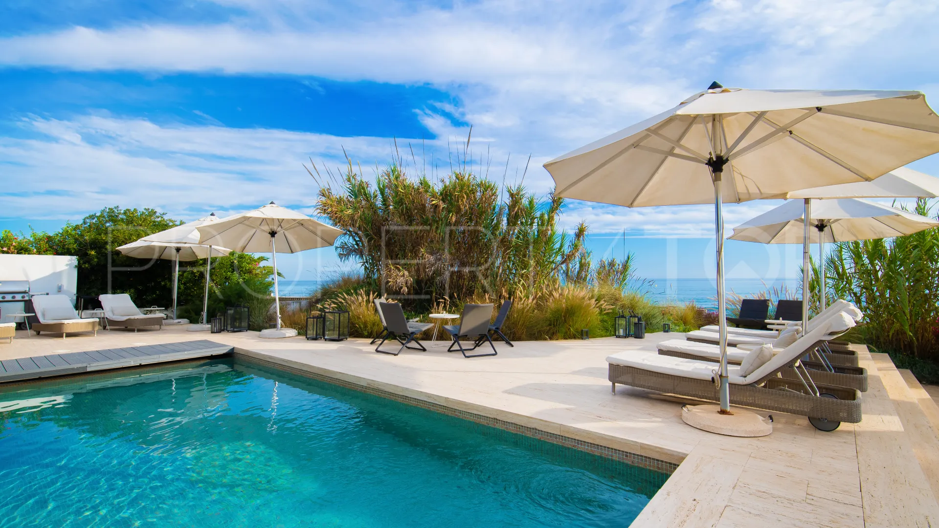 Se vende villa en Costabella con 6 dormitorios