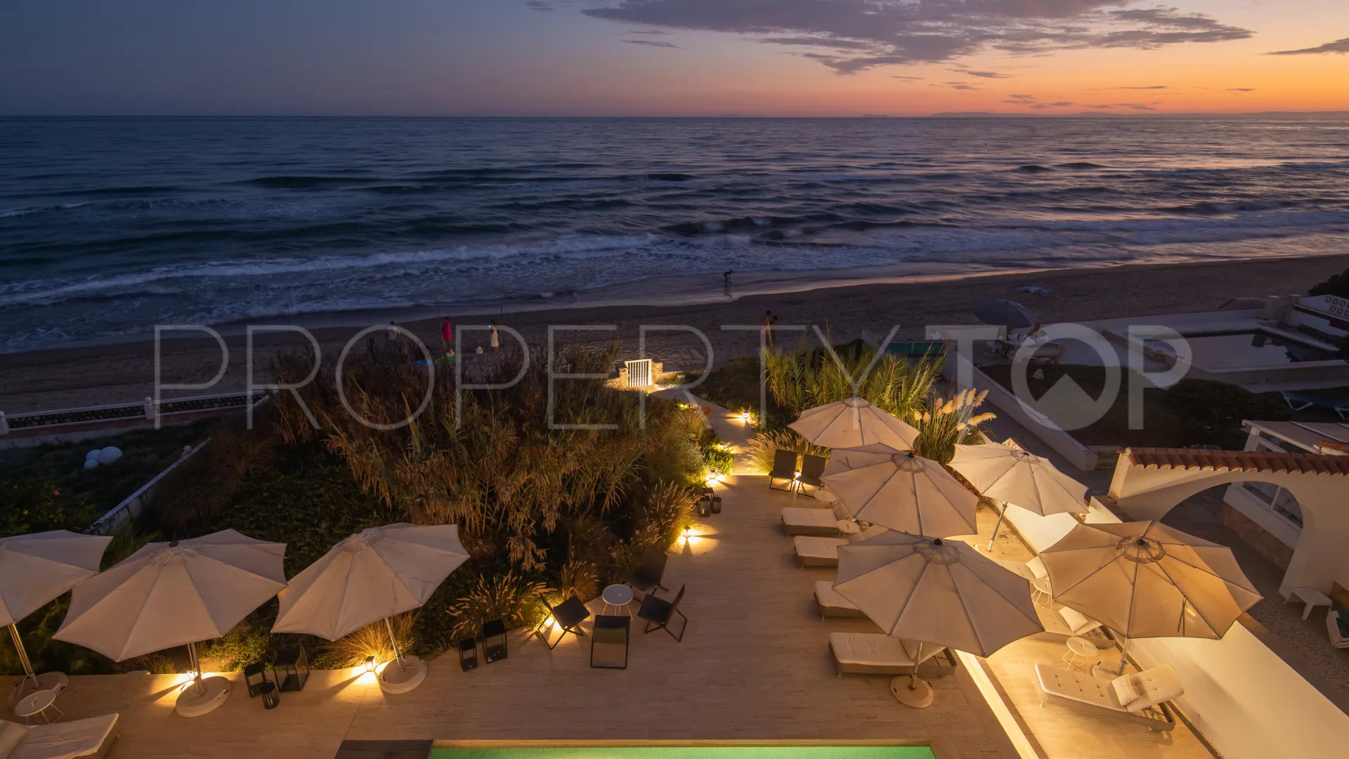 Se vende villa en Costabella con 6 dormitorios