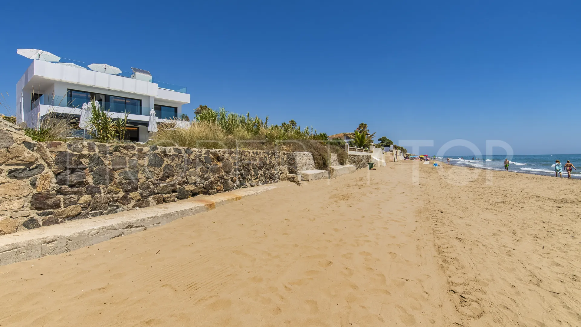 Se vende villa en Costabella con 6 dormitorios