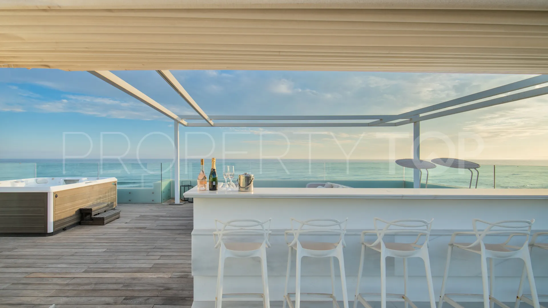 Se vende villa en Costabella con 6 dormitorios