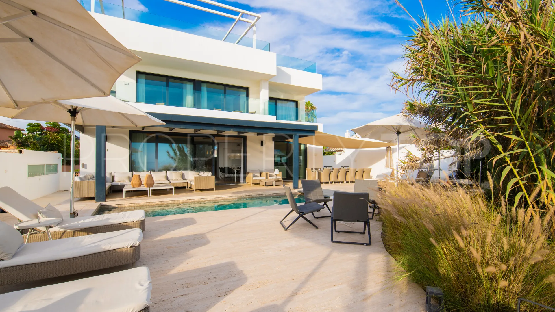 Se vende villa en Costabella con 6 dormitorios