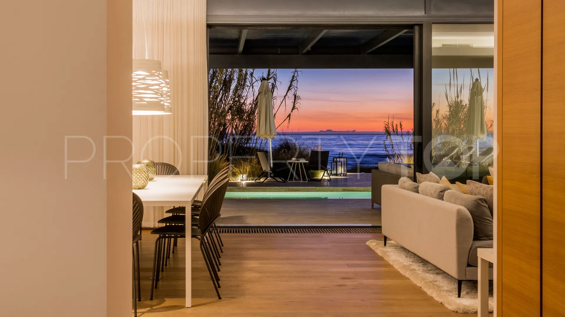 Se vende villa en Costabella con 6 dormitorios