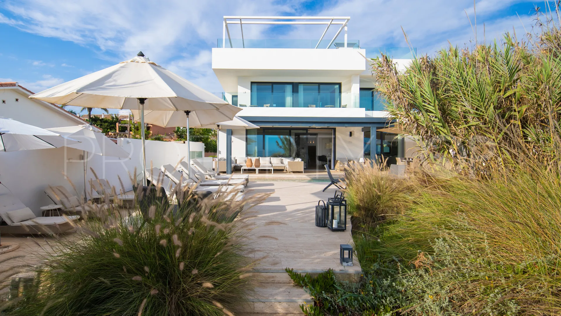 Se vende villa en Costabella con 6 dormitorios