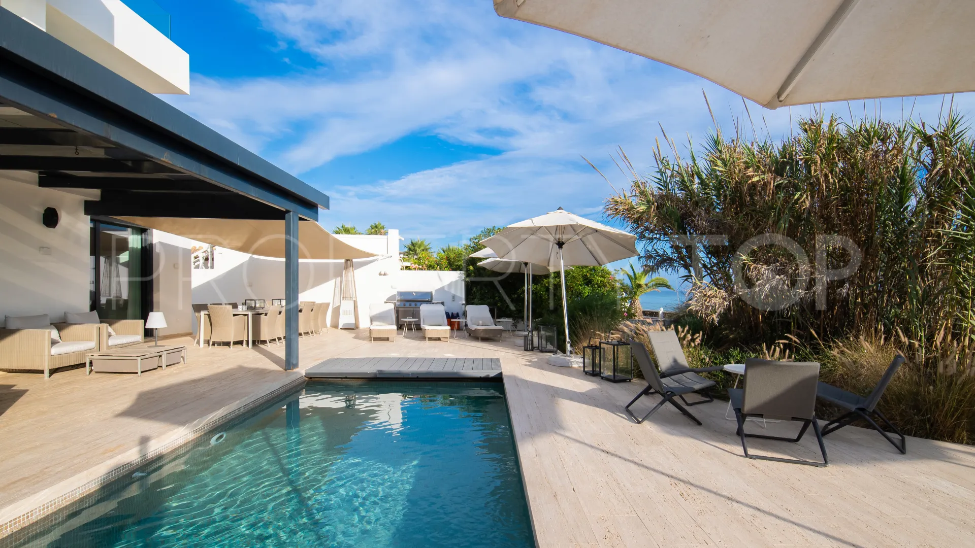 Se vende villa en Costabella con 6 dormitorios