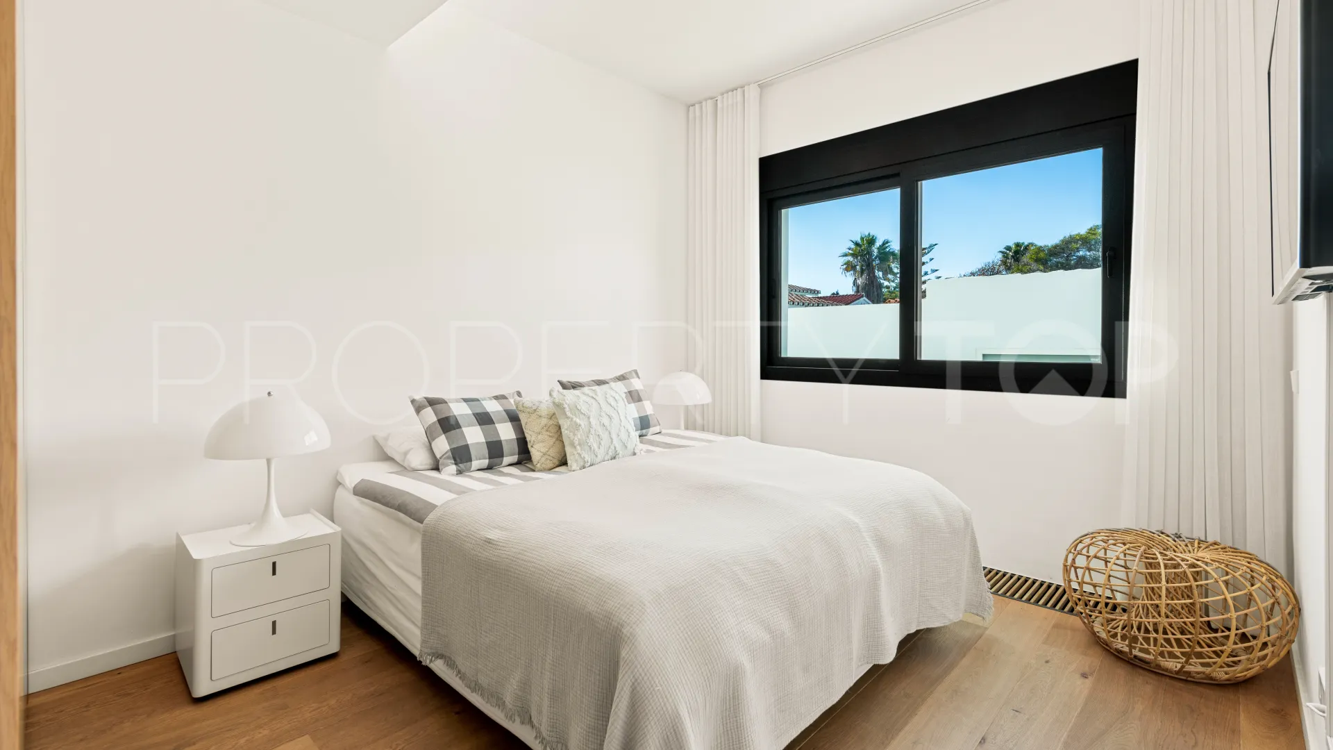 Se vende villa en Costabella con 6 dormitorios