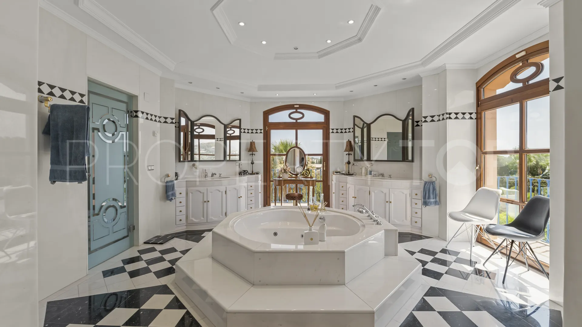 Villa de 6 dormitorios en venta en Aloha