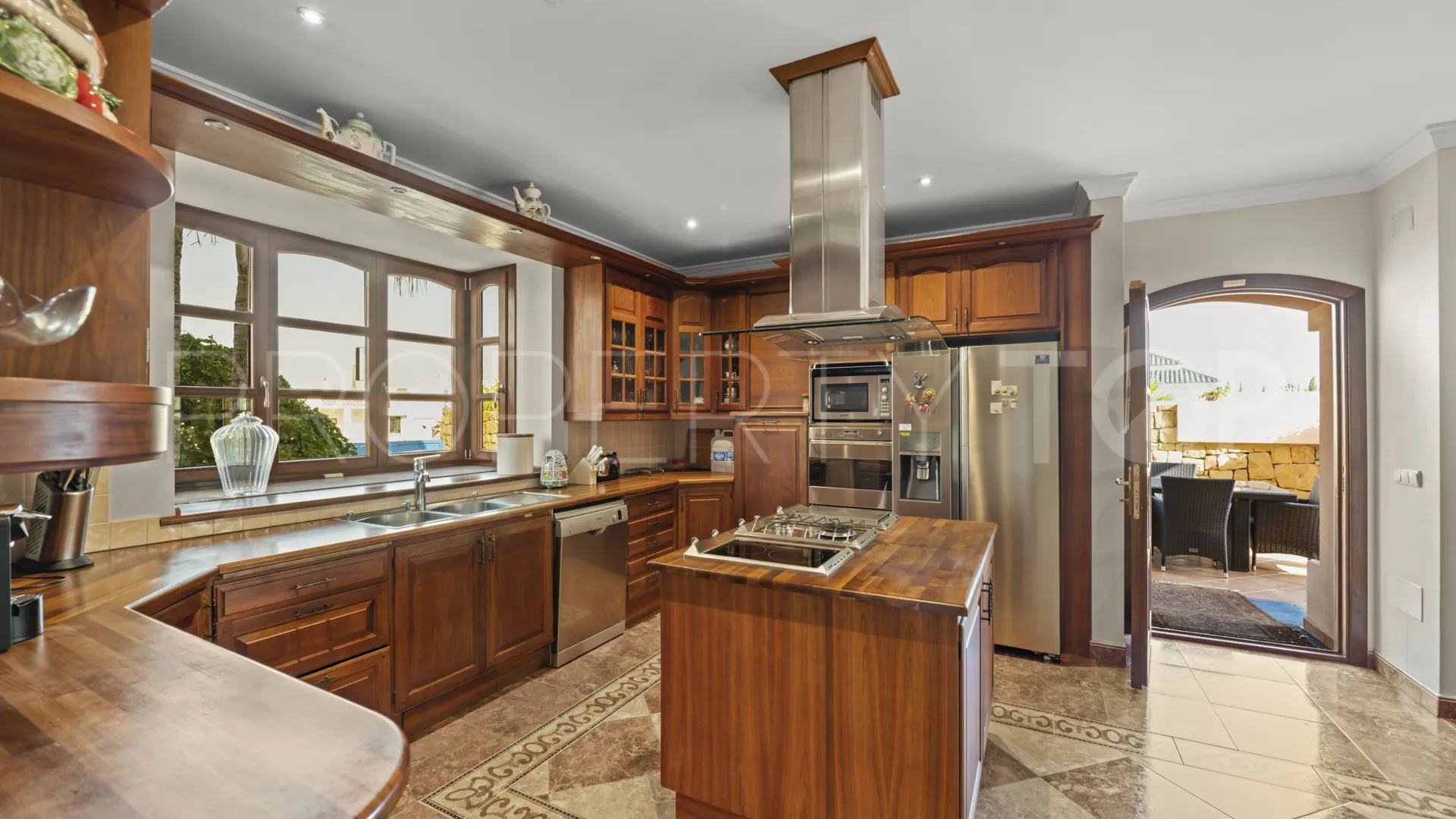 Villa de 6 dormitorios en venta en Aloha