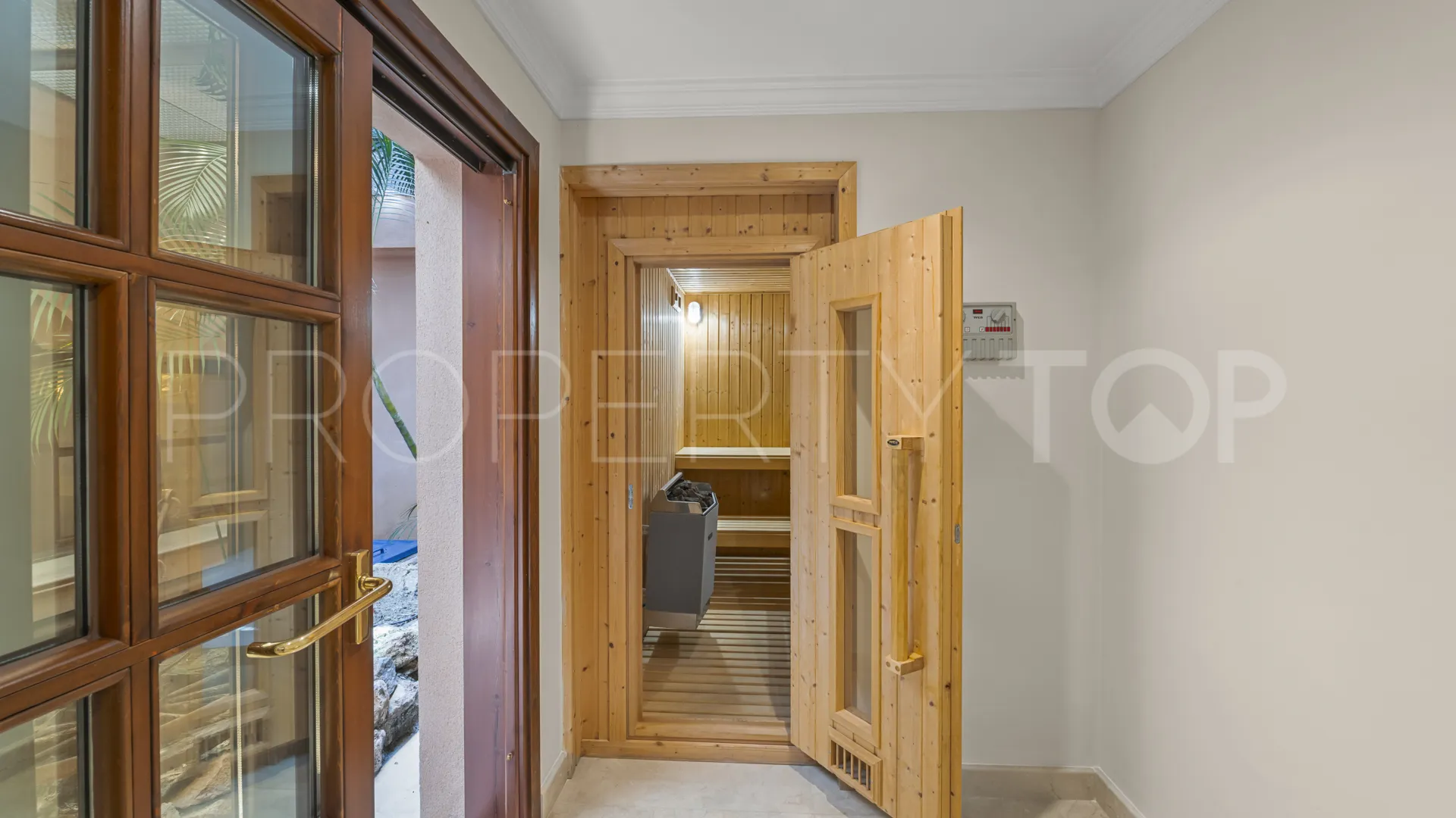 Villa de 6 dormitorios en venta en Aloha