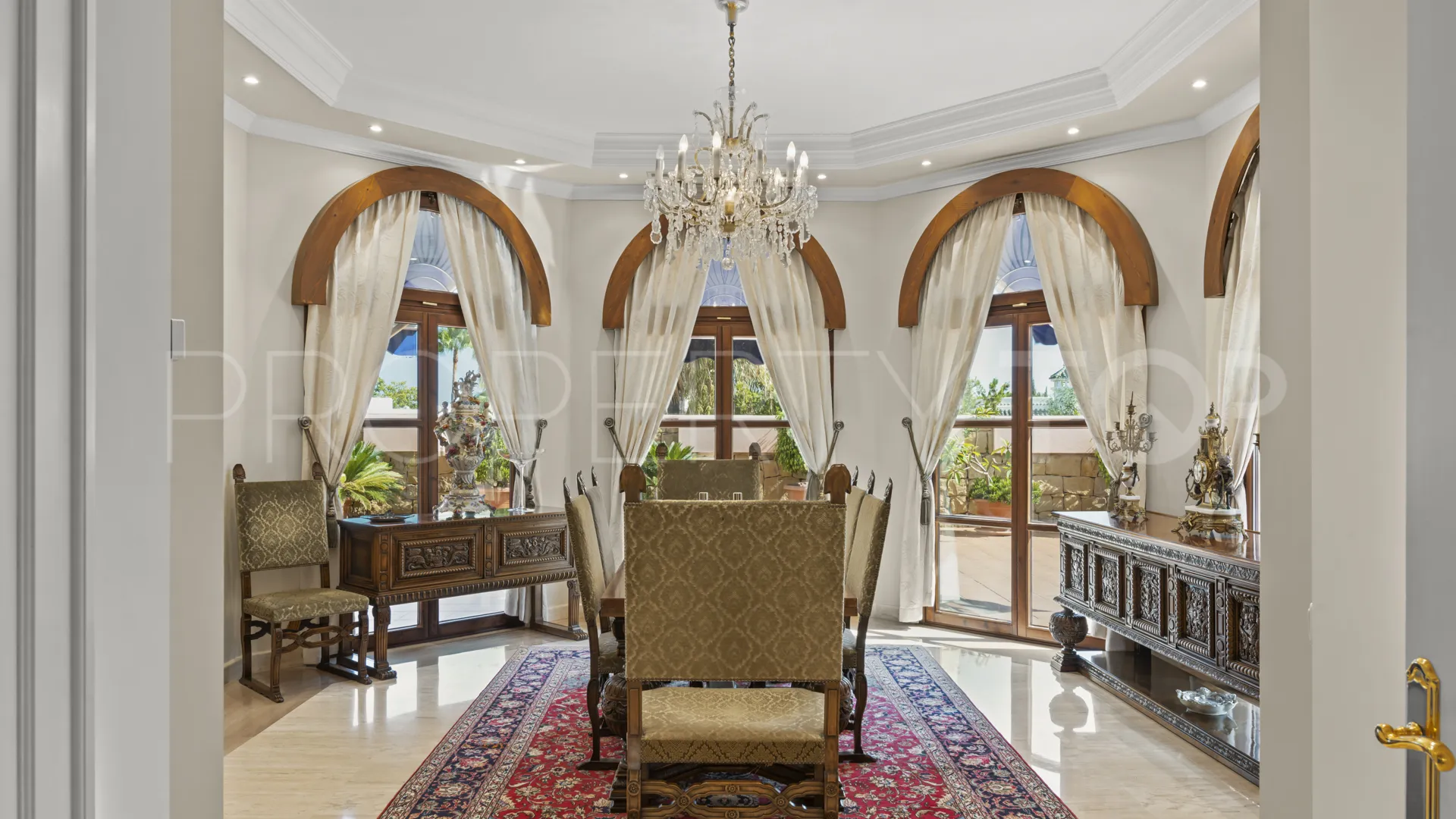 Villa de 6 dormitorios en venta en Aloha