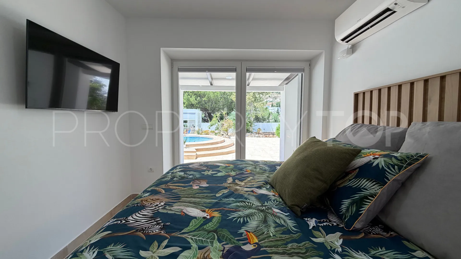 Benalmadena Costa 4 bedrooms villa for sale