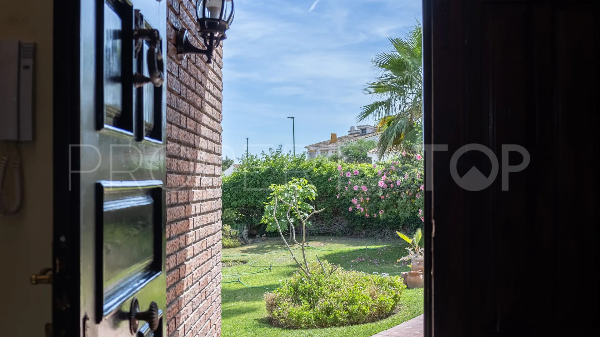 House for sale in Miraflores del Palo