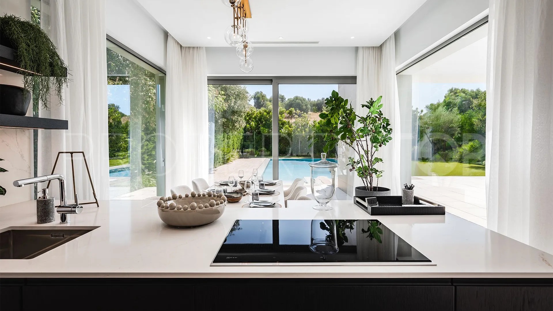 5 bedrooms villa for sale in Estepona East