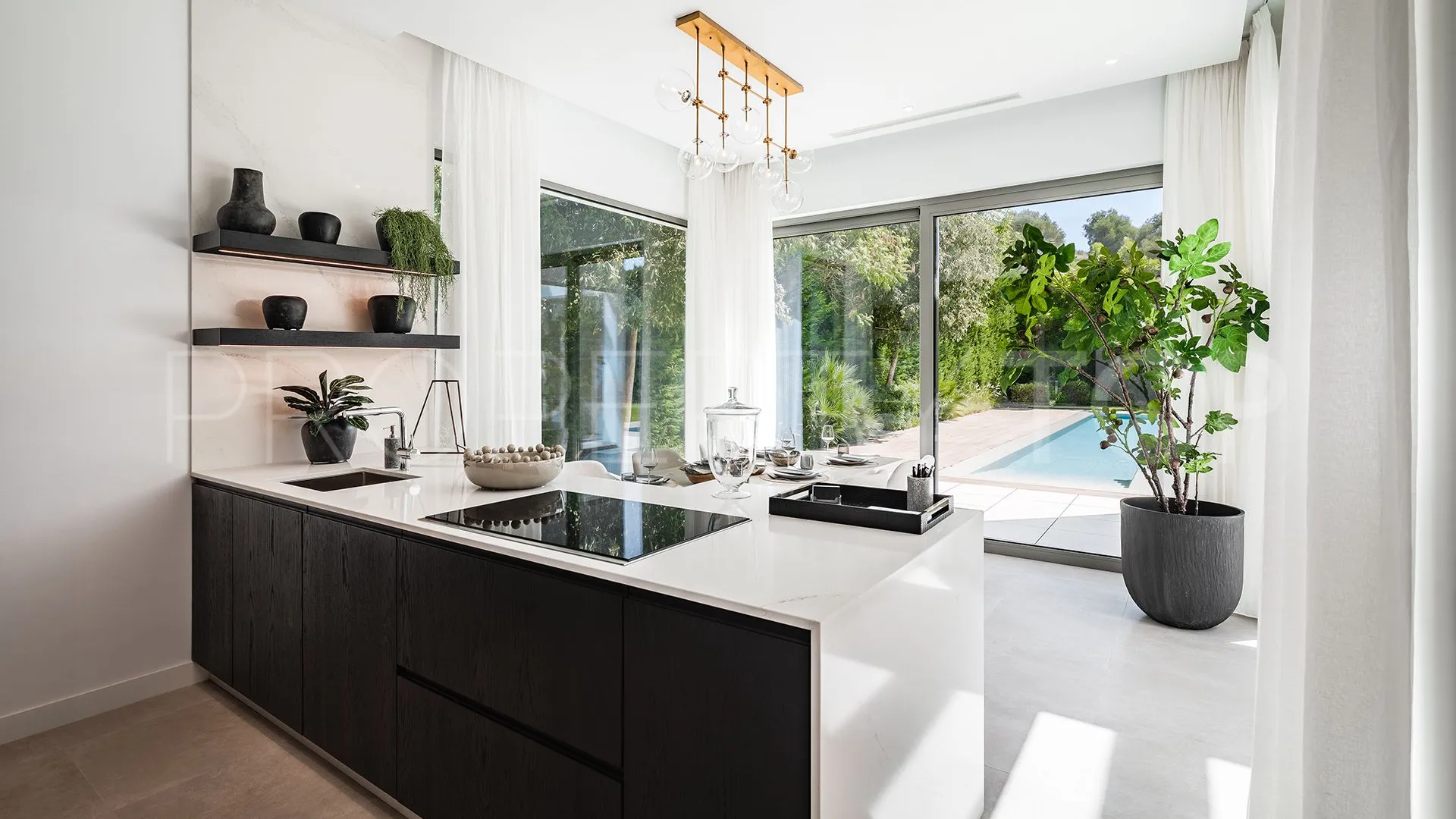 5 bedrooms villa for sale in Estepona East