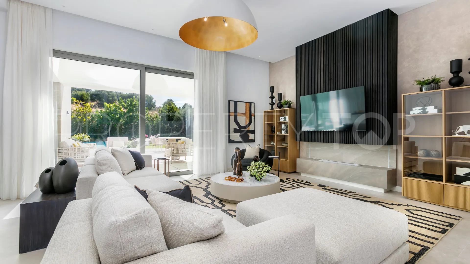 5 bedrooms villa for sale in Estepona East