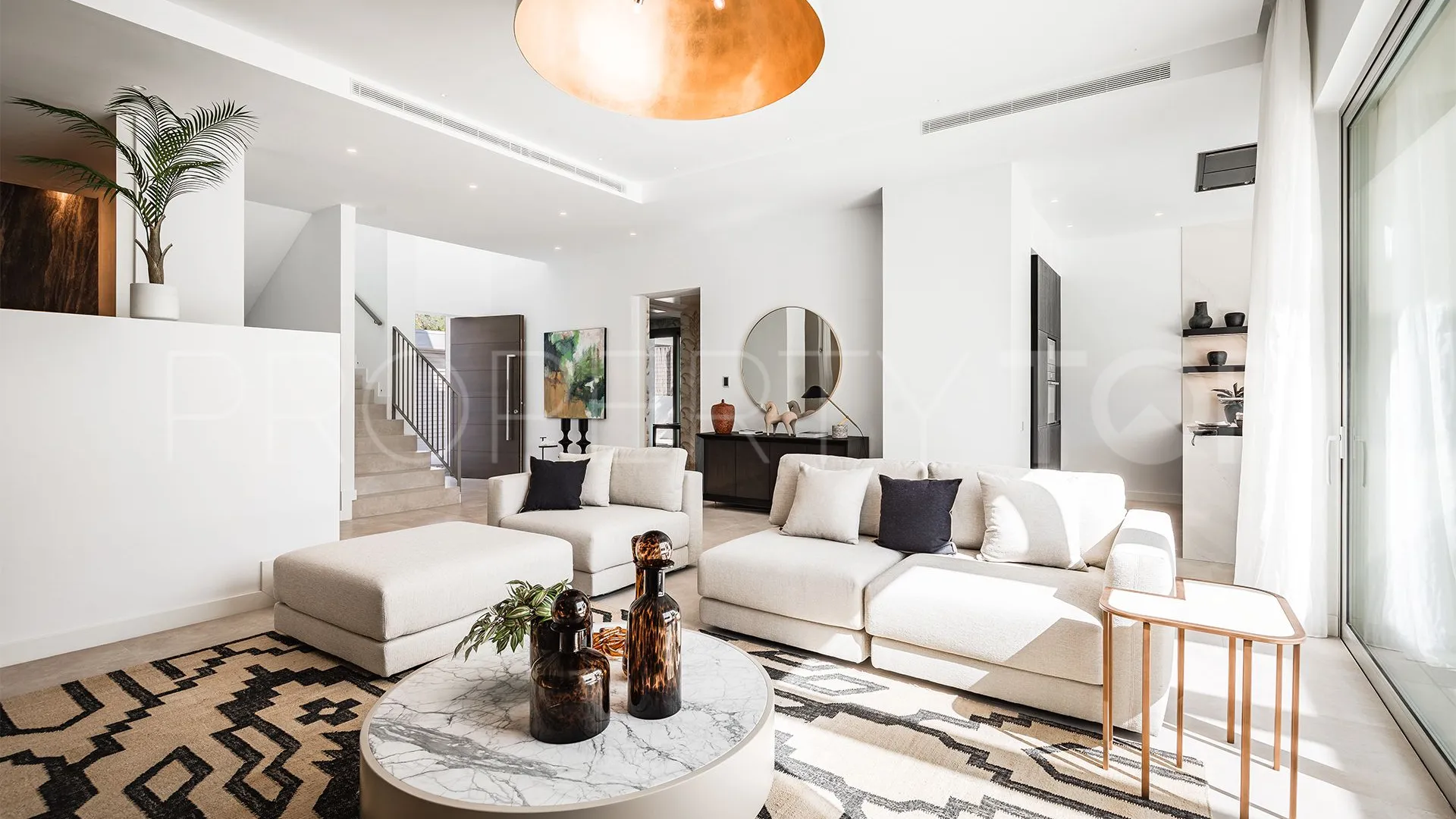 5 bedrooms villa for sale in Estepona East
