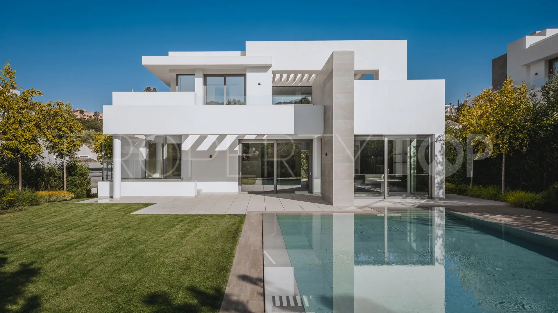 5 bedrooms villa for sale in Estepona East