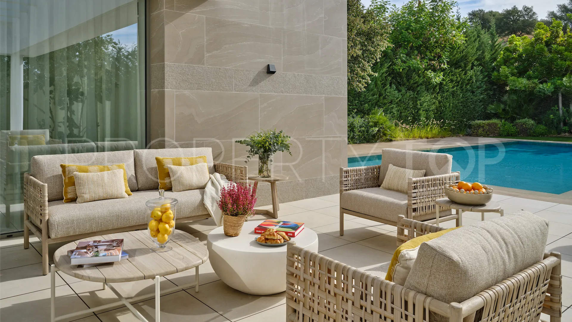 5 bedrooms villa for sale in Estepona East
