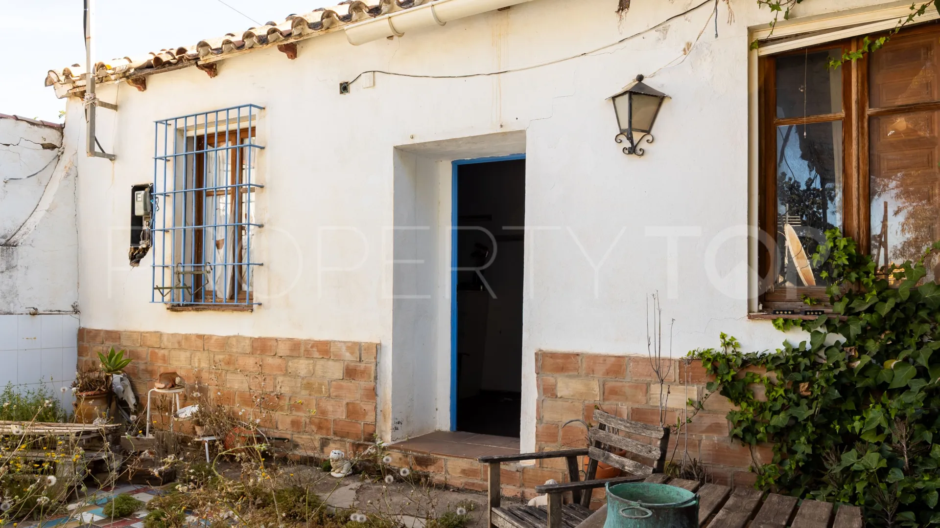 Buy house in Malaga - Este