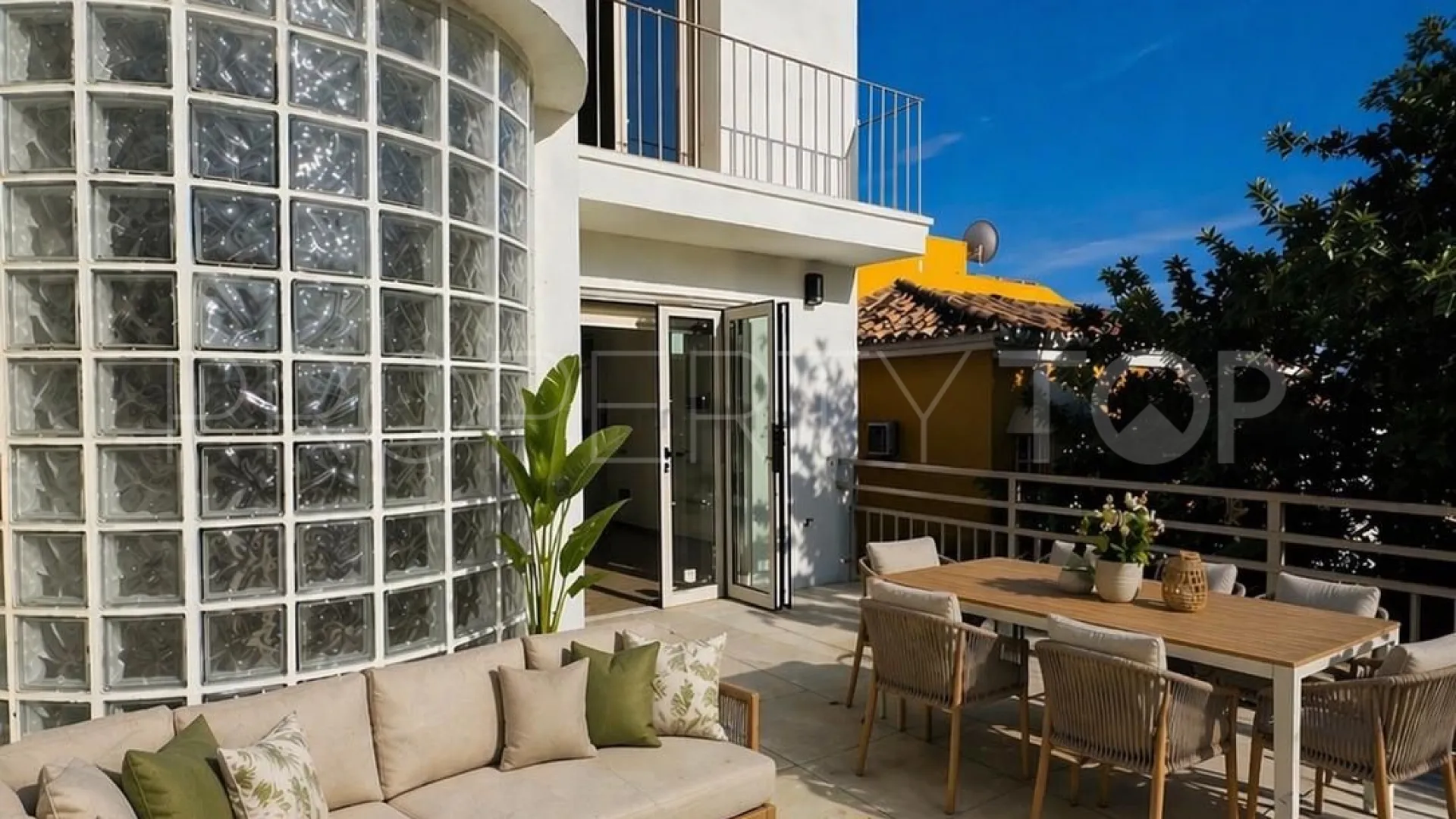 For sale house in Malaga - Este with 4 bedrooms