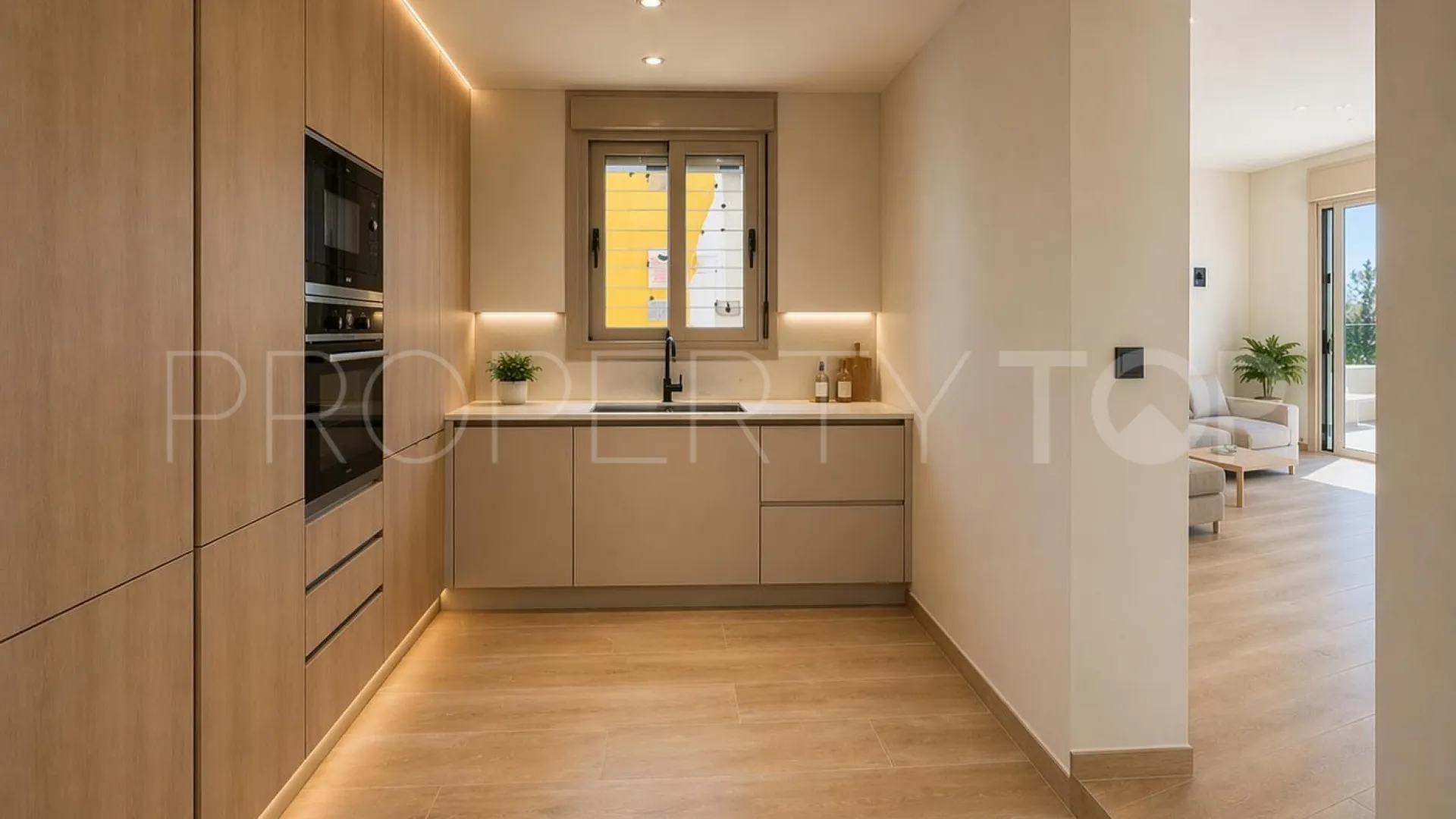For sale house in Malaga - Este with 4 bedrooms