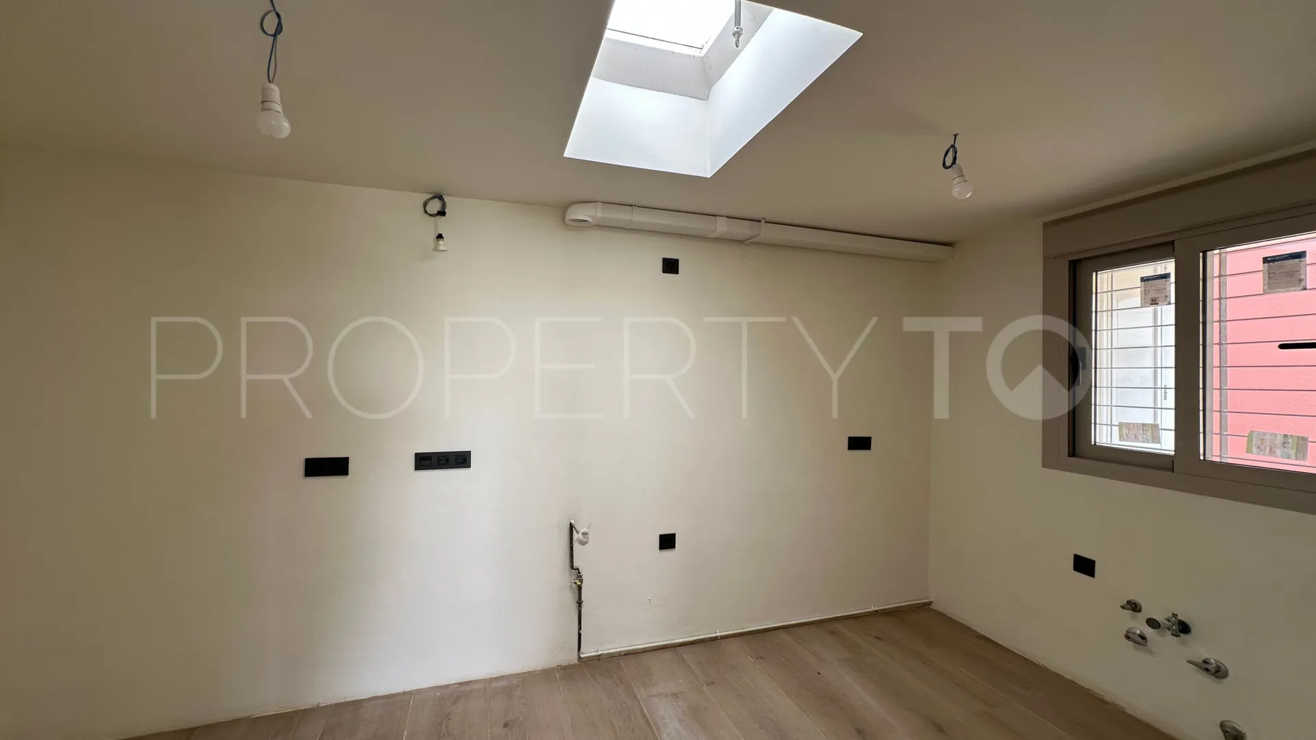 For sale house in Malaga - Este with 4 bedrooms