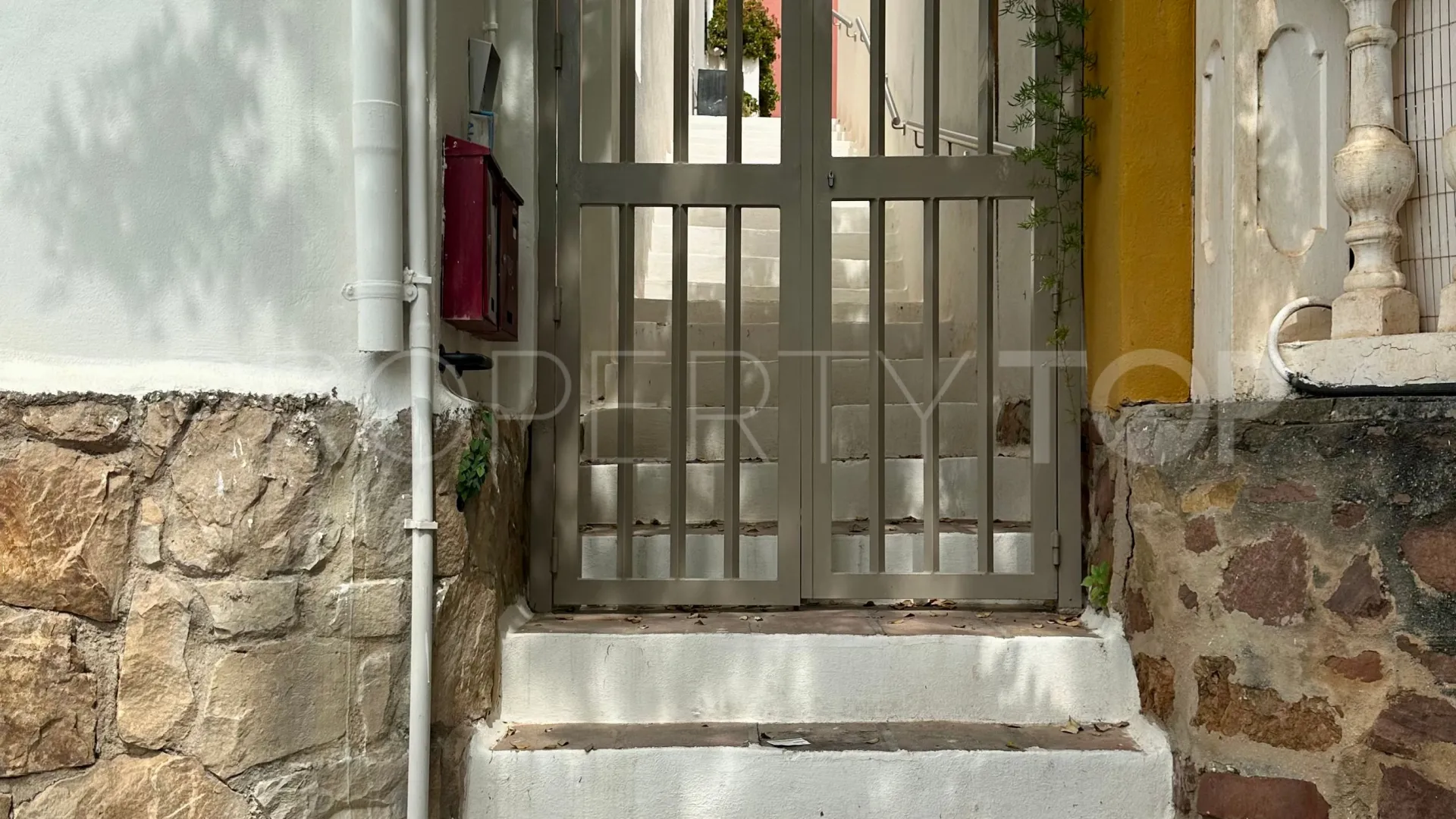 For sale house in Malaga - Este with 4 bedrooms