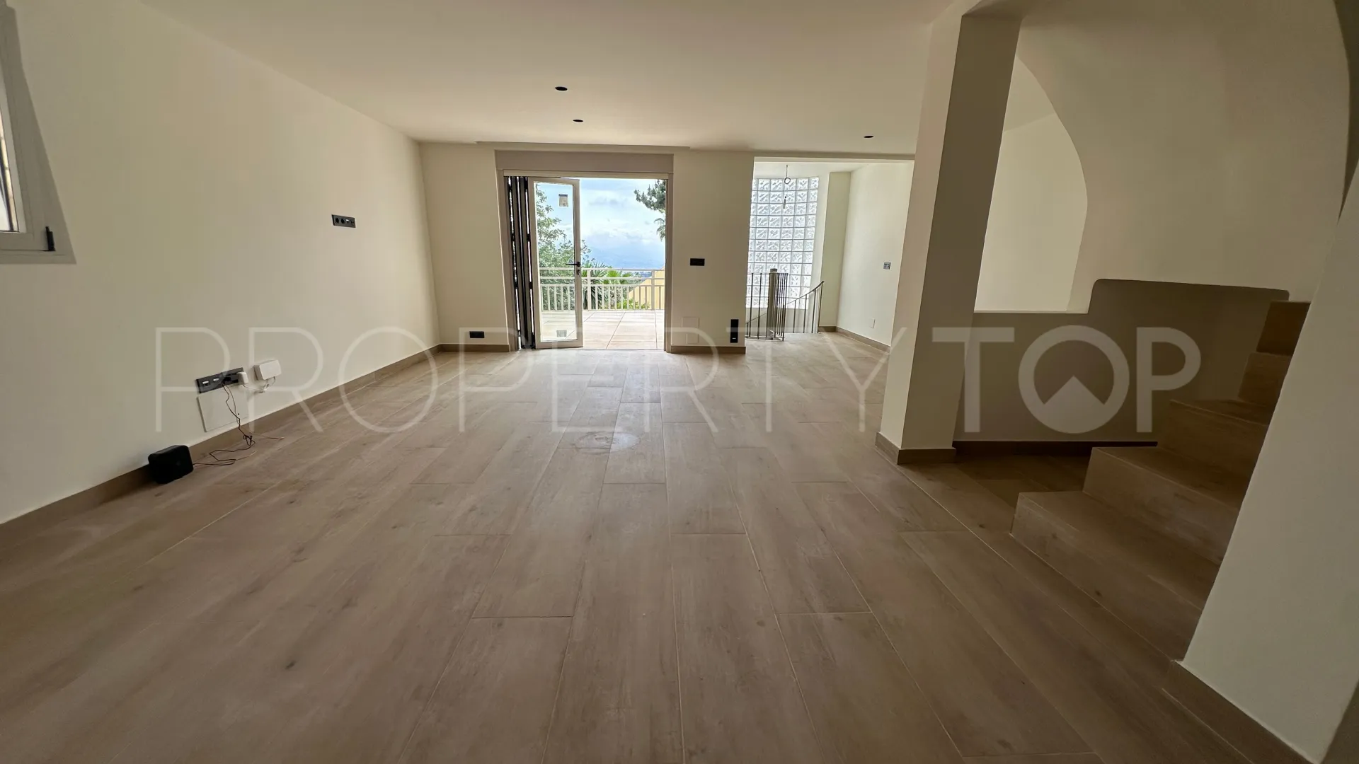 For sale house in Malaga - Este with 4 bedrooms