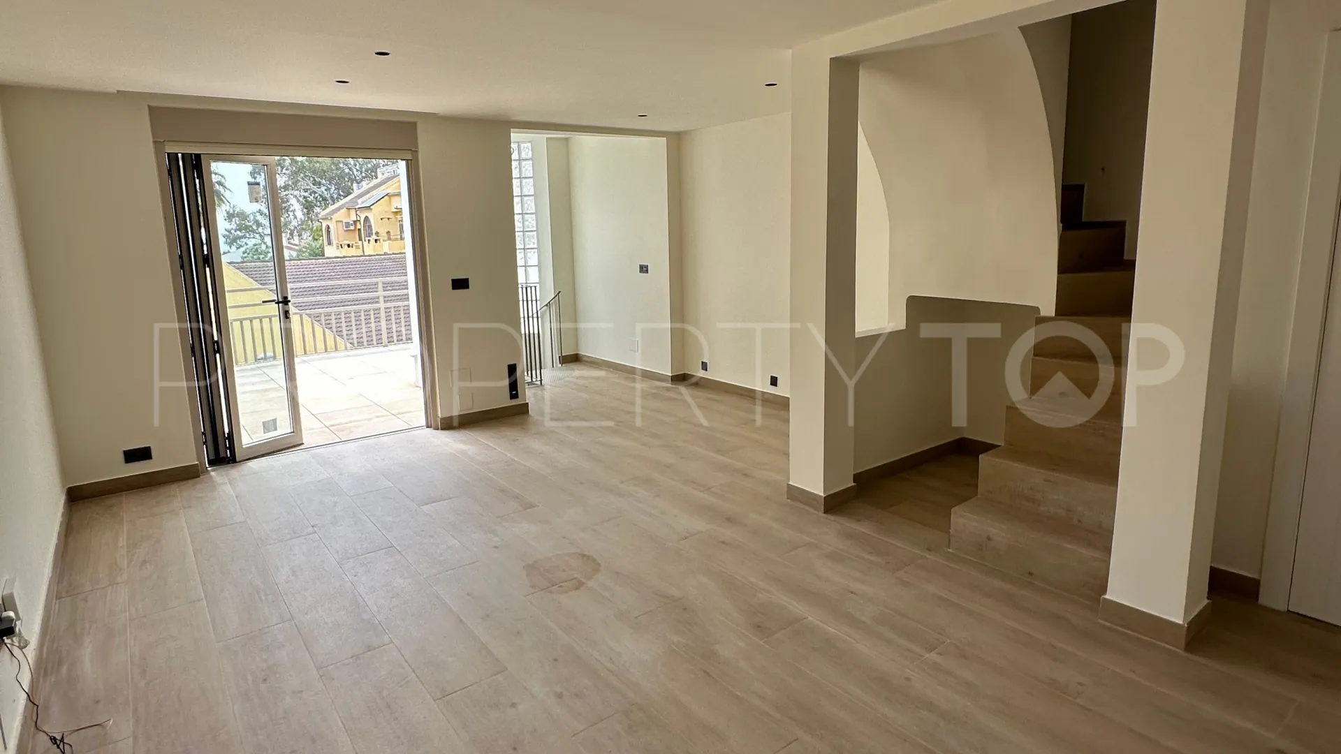 For sale house in Malaga - Este with 4 bedrooms