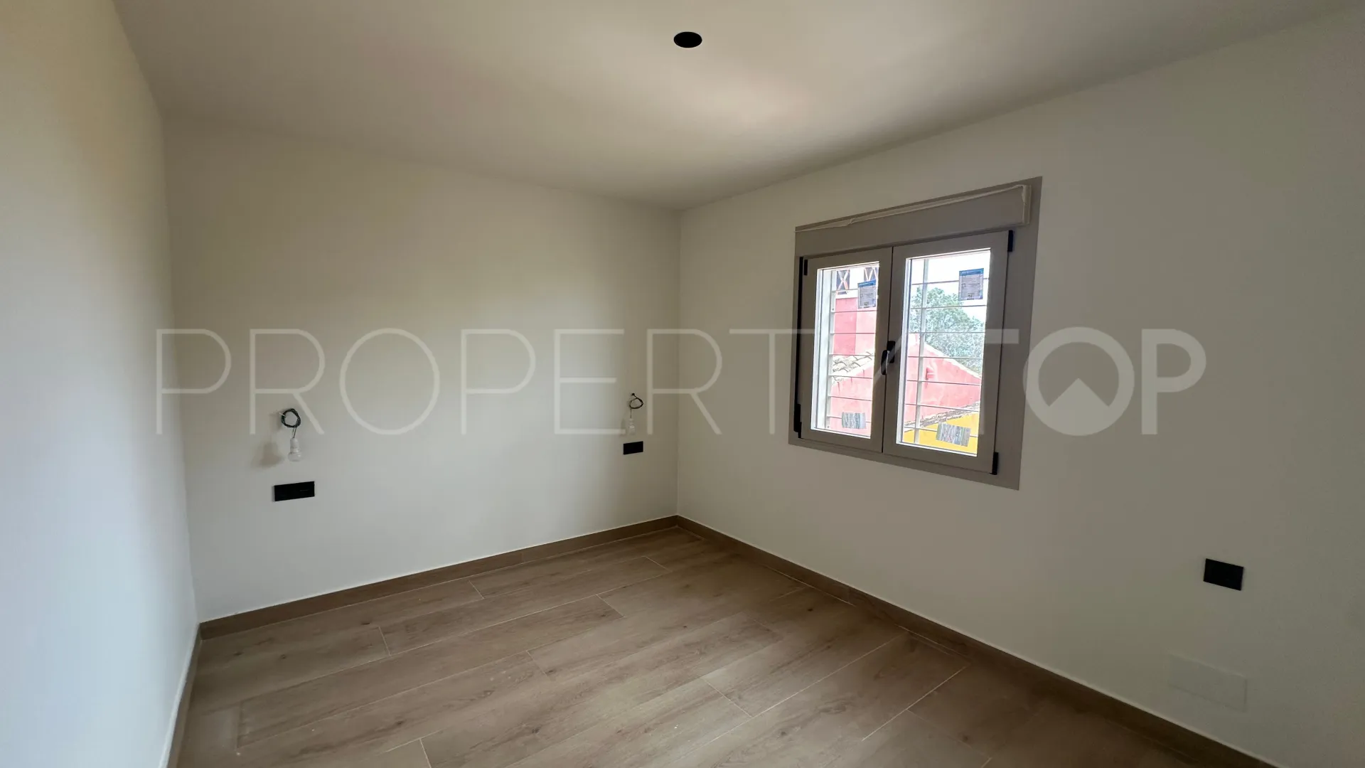 For sale house in Malaga - Este with 4 bedrooms