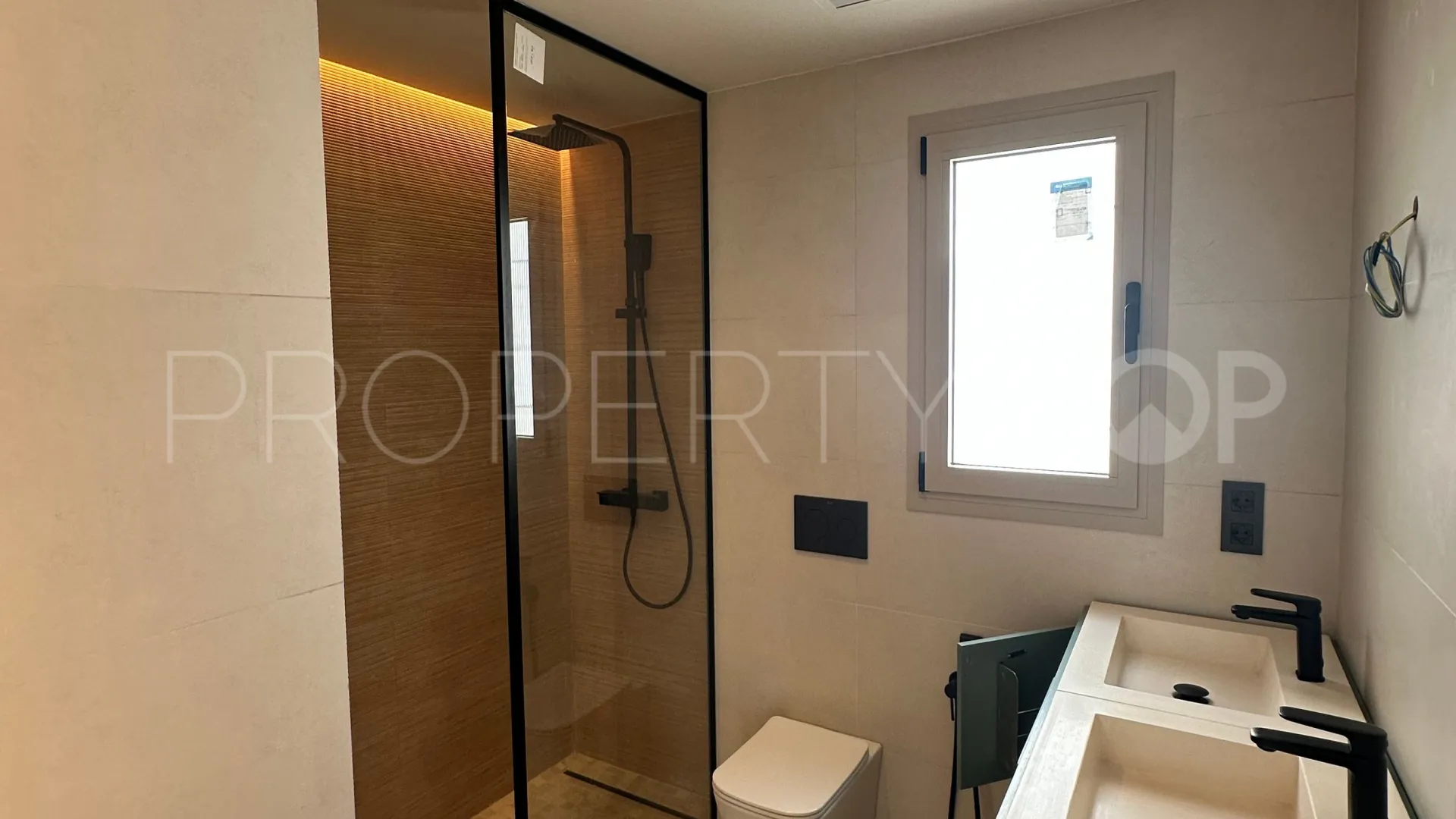 For sale house in Malaga - Este with 4 bedrooms