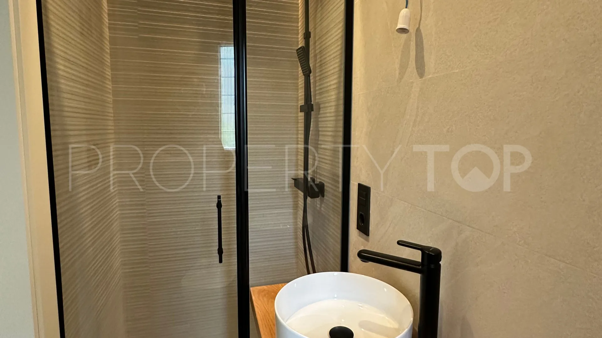 For sale house in Malaga - Este with 4 bedrooms
