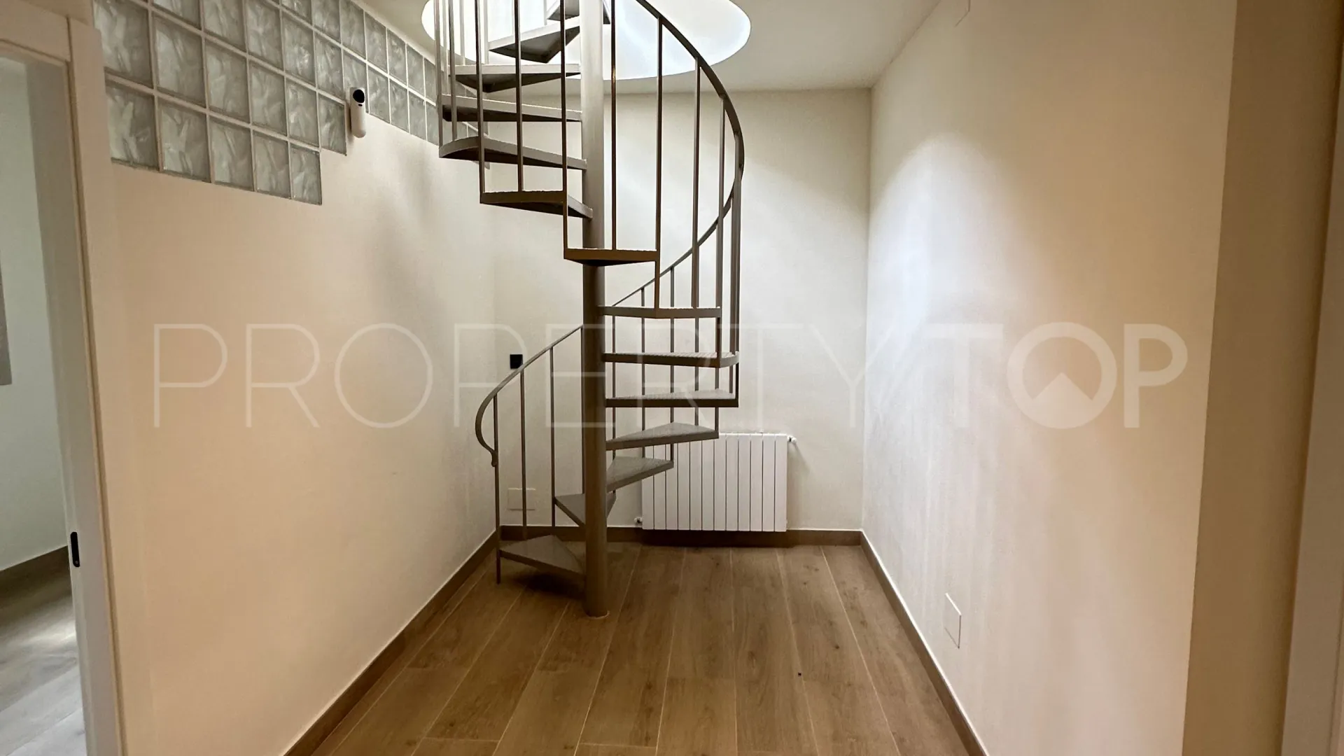 For sale house in Malaga - Este with 4 bedrooms