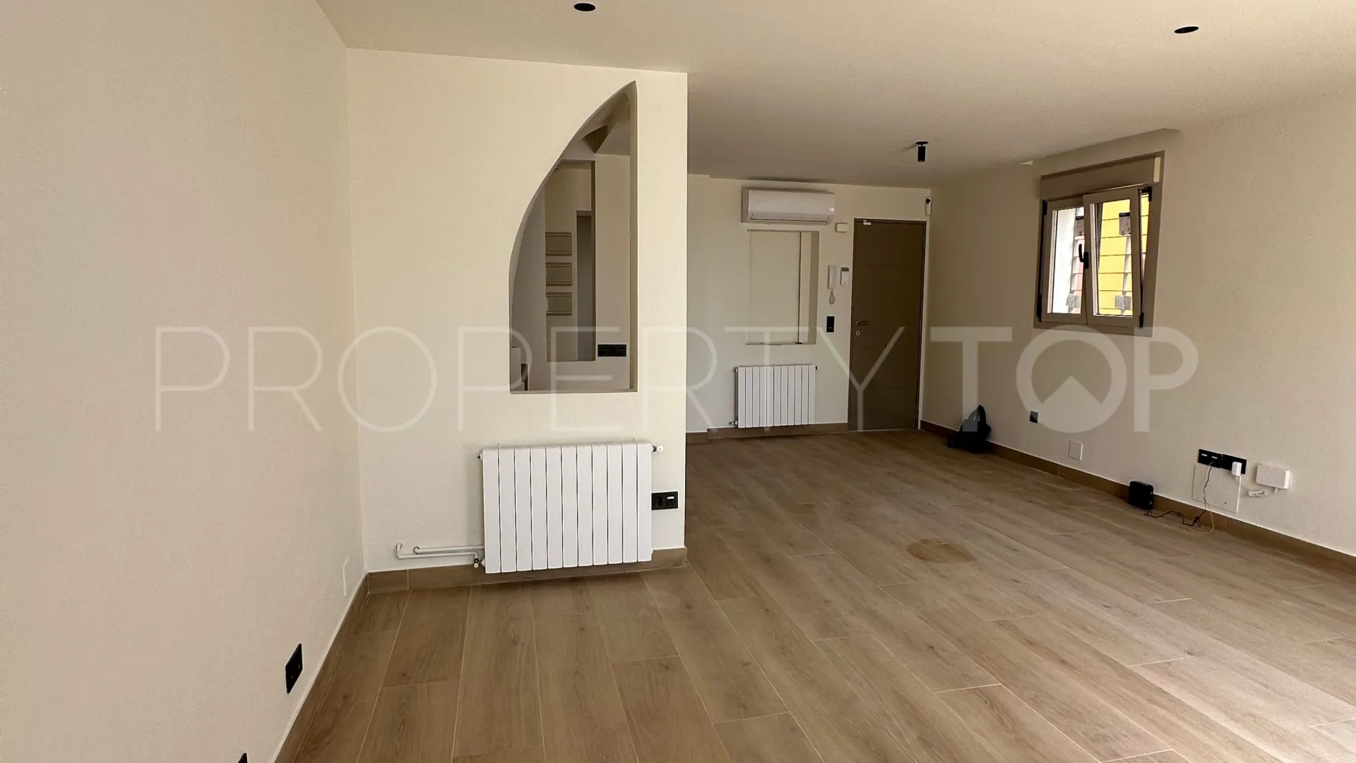 For sale house in Malaga - Este with 4 bedrooms