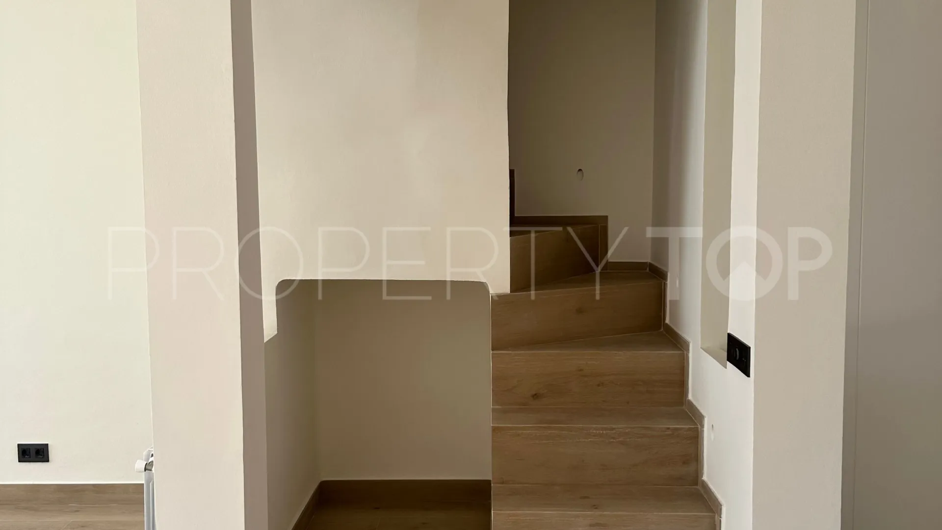 For sale house in Malaga - Este with 4 bedrooms