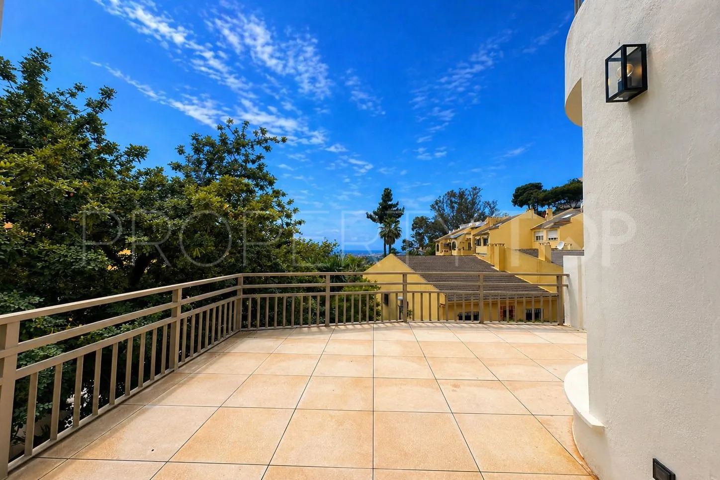 For sale house in Malaga - Este with 4 bedrooms