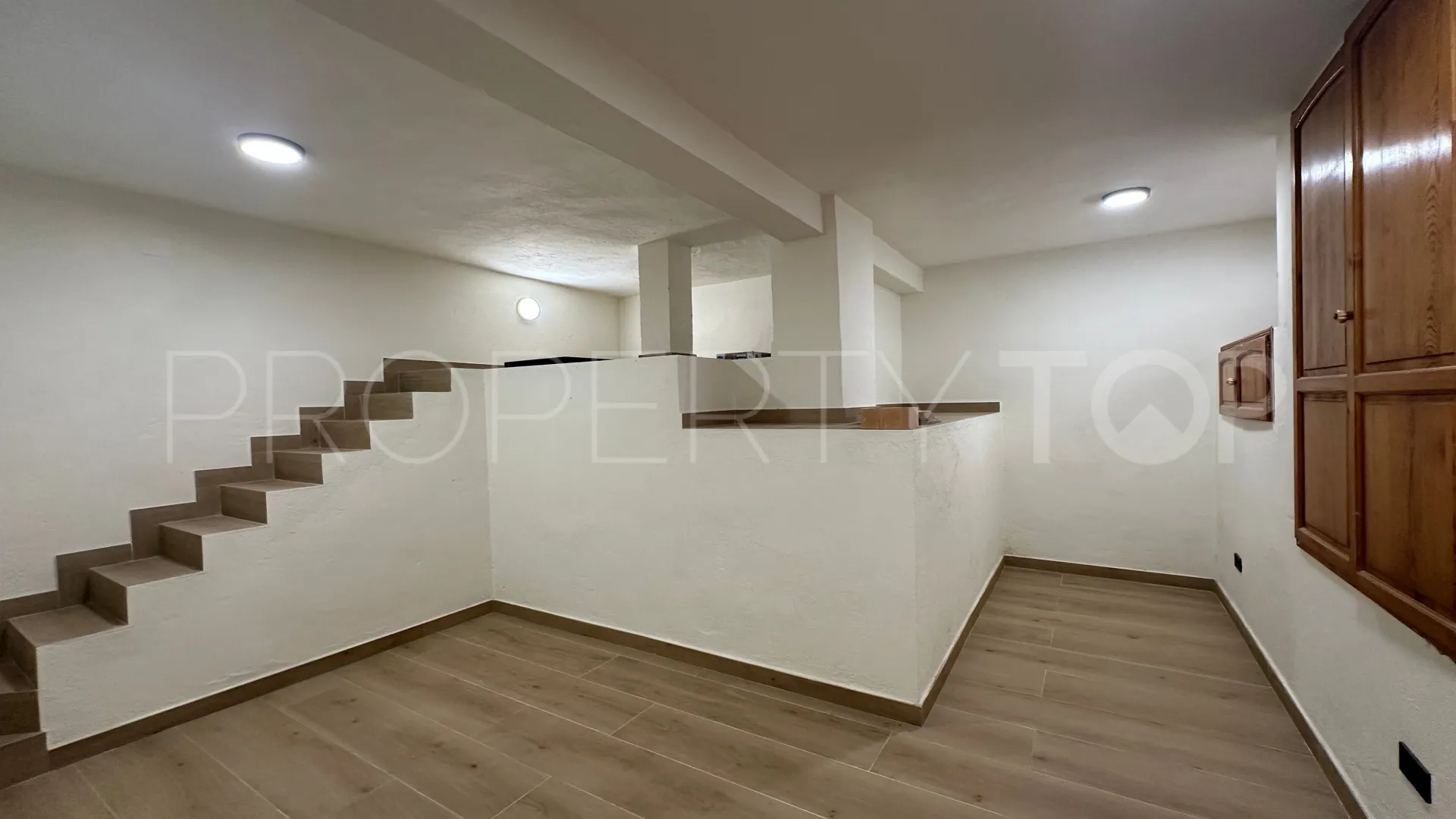 For sale house in Malaga - Este with 4 bedrooms