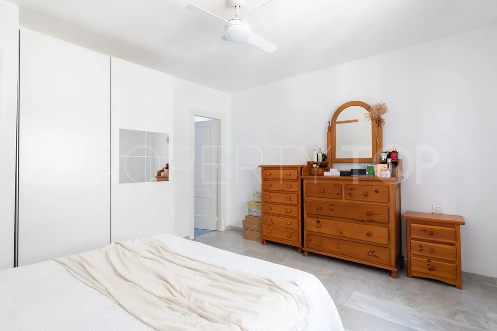 Se vende apartamento con 2 dormitorios en Fuengirola Puerto