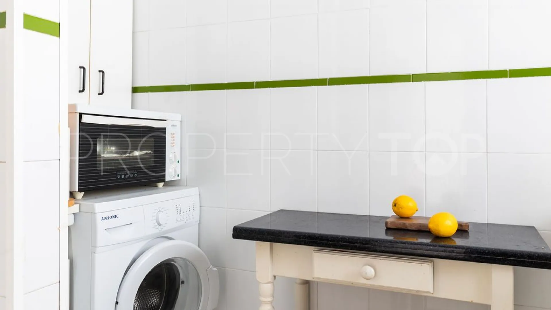 Se vende apartamento con 2 dormitorios en Fuengirola Puerto