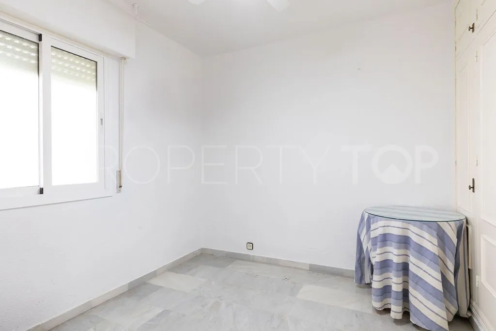Se vende apartamento con 2 dormitorios en Fuengirola Puerto