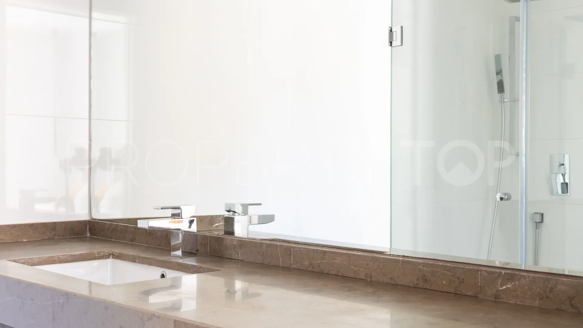 Apartamento con 2 dormitorios en venta en Malaga