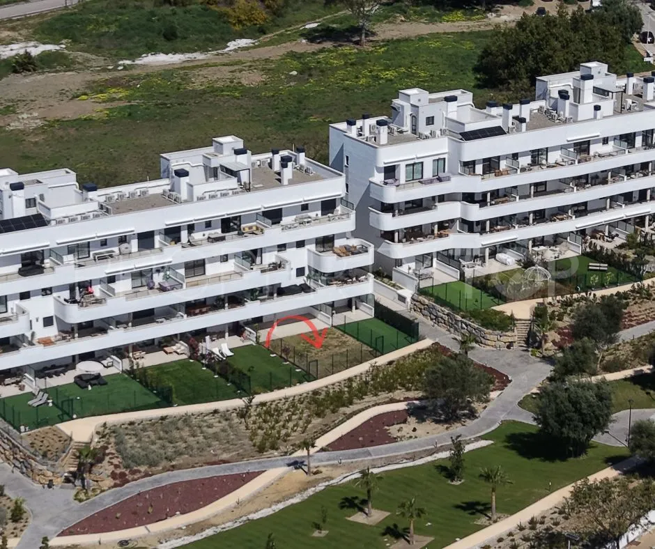 For sale 2 bedrooms ground floor apartment in Estepona East