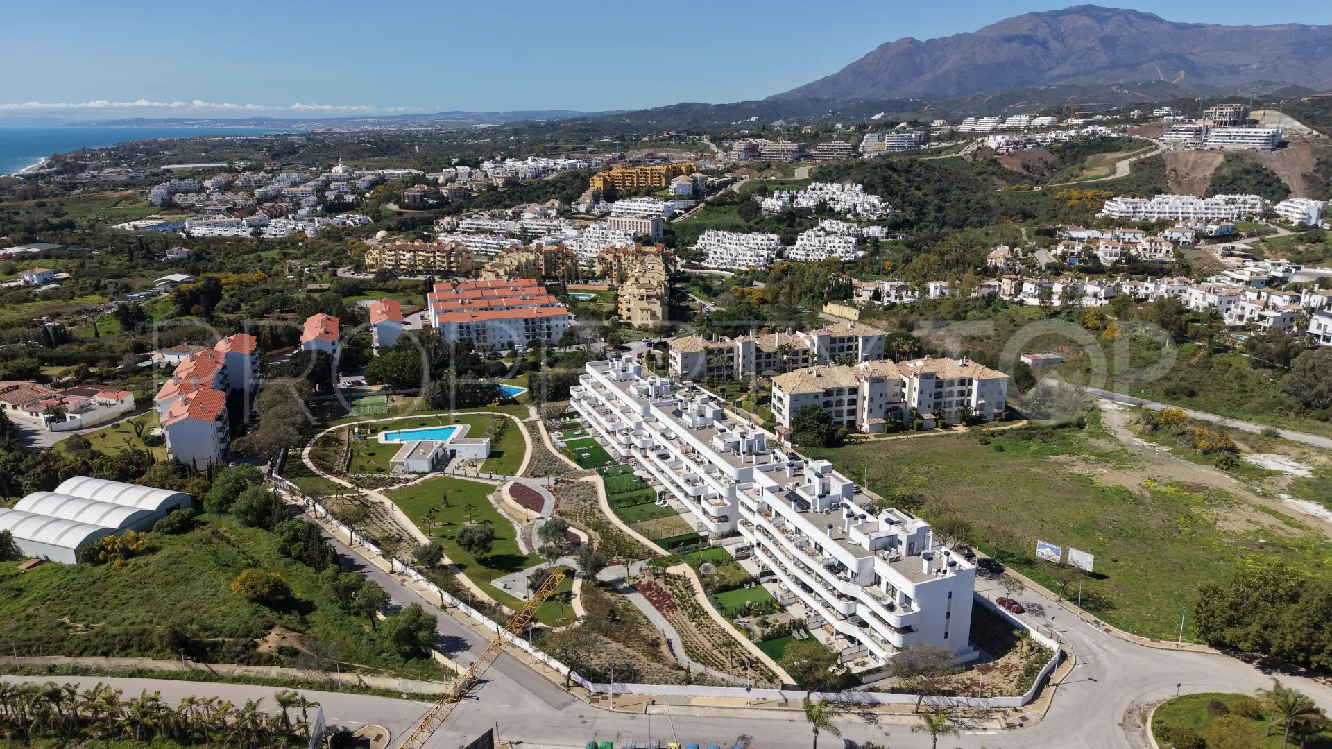 For sale 2 bedrooms ground floor apartment in Estepona East